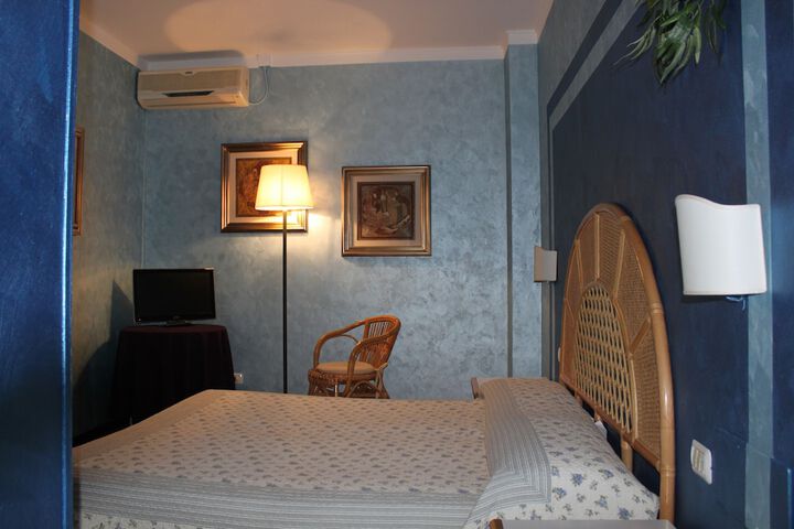 Room 6 of 20