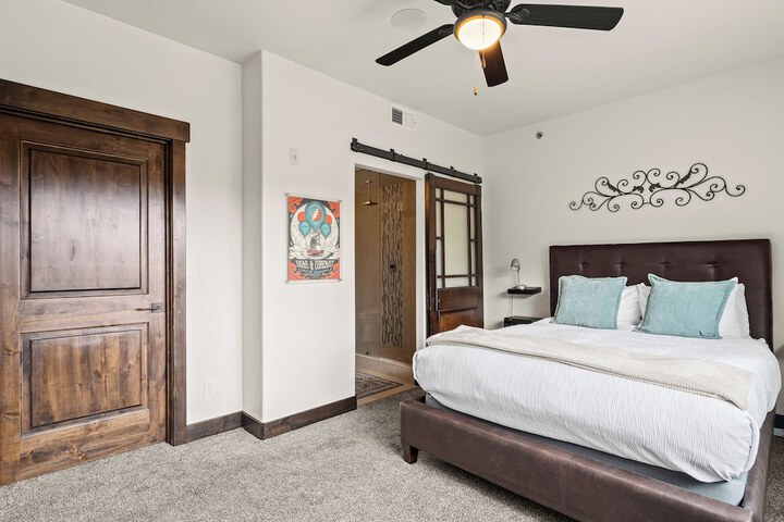 Room 30 of 142