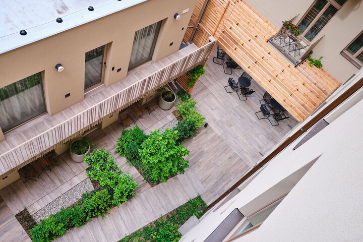Hotel Exterior 128 of 129