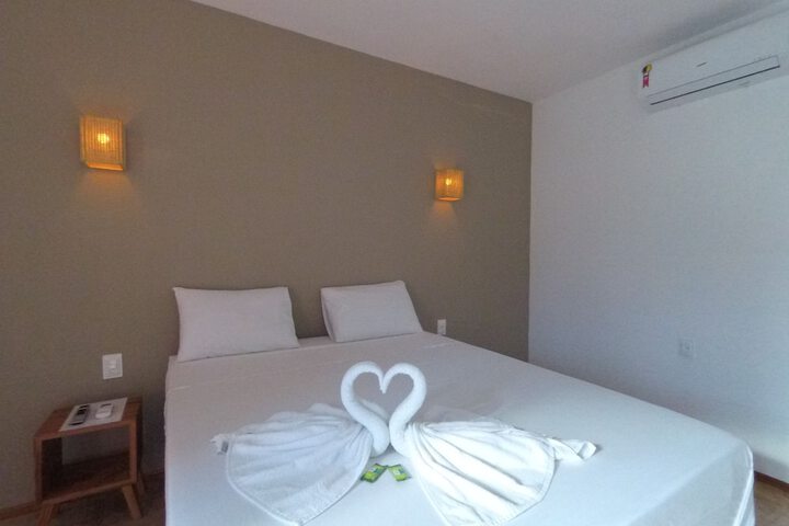 Room 5 of 12