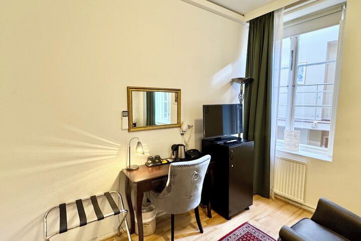 Room 66 of 212