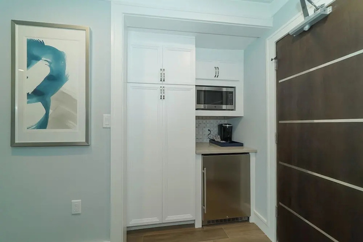 Room 5 of 12