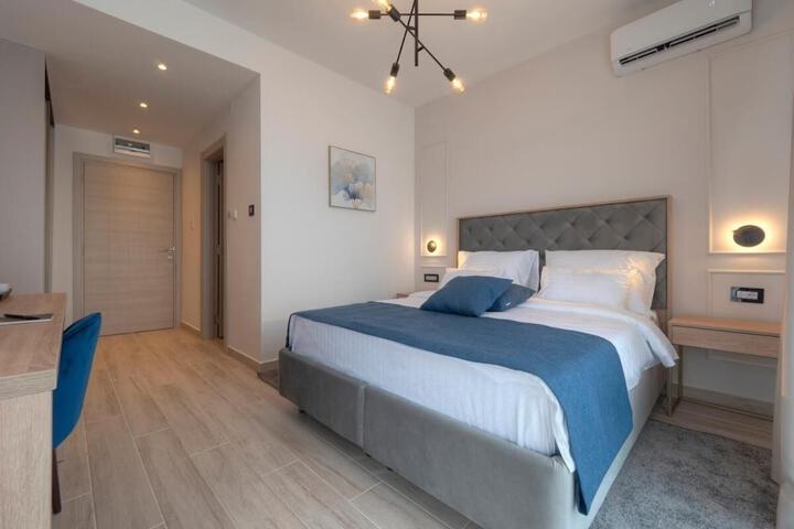 Room 4 of 56