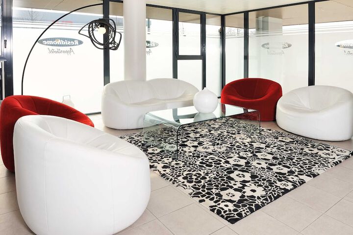 Guest Lobby
