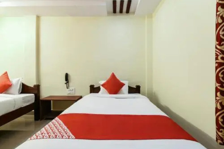 Room 4 of 12