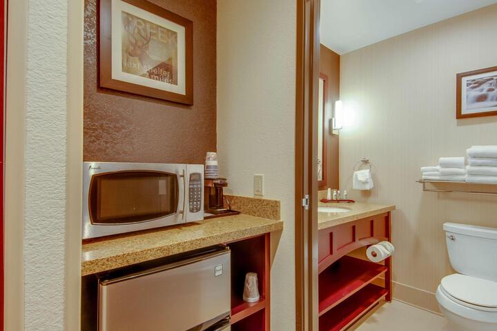 Accessible 1 Queen Mobility Accessible Bathtub Full Breakfast (6 of 15)