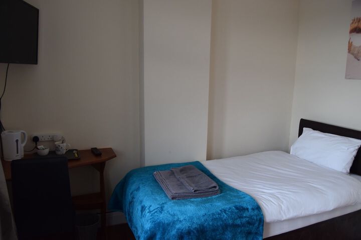 Room 6 of 27