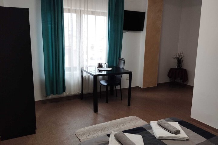Room 11 of 30