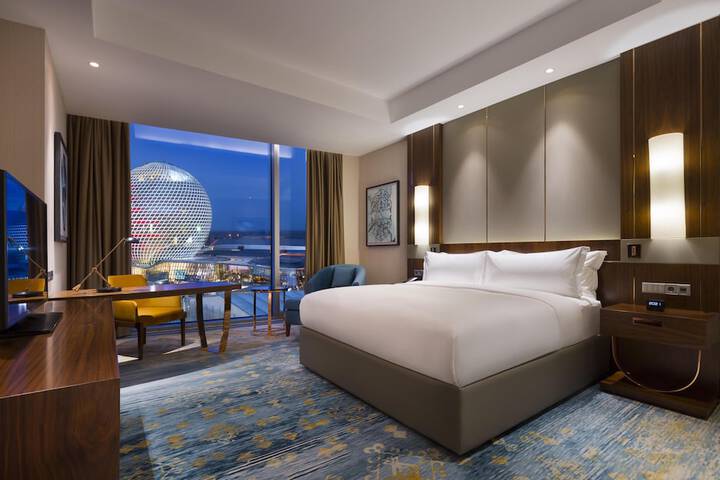 Room 32 of 92