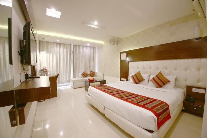 Room 5 of 42