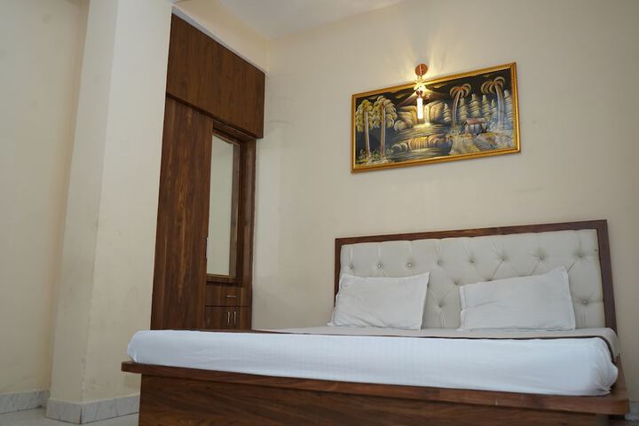 Room 18 of 27