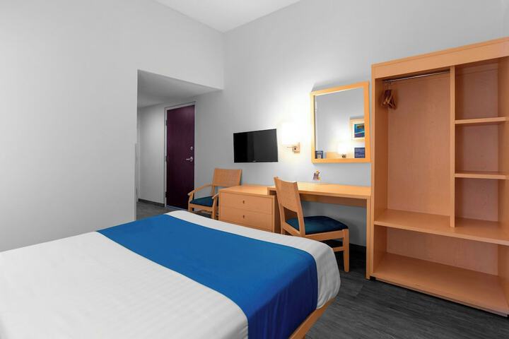 Room 33 of 67