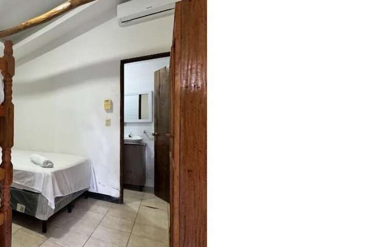 Room 4 of 25