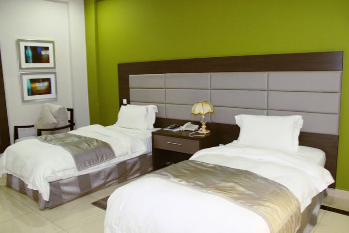 Room 10 of 24