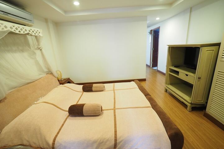 Room 16 of 46