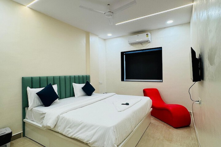 Room 6 of 27