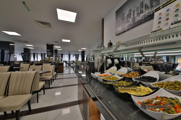 Dining 270 of 318