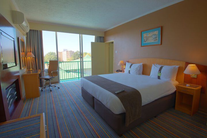 Room 36 of 184