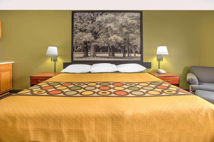 1 King Bed (5 of 8)