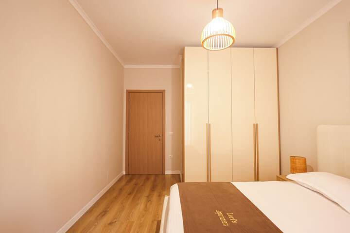 Room 28 of 162