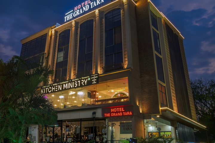HOTEL THE GRAND TARA