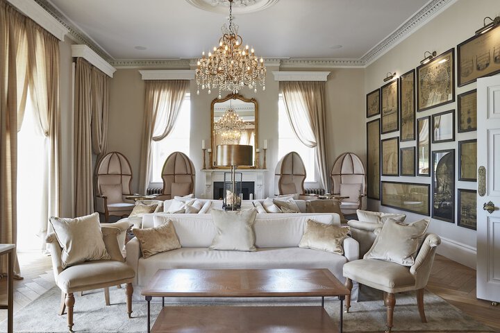 Lounge 60 of 74