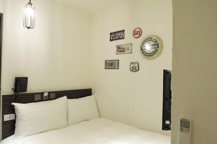 Room 25 of 37