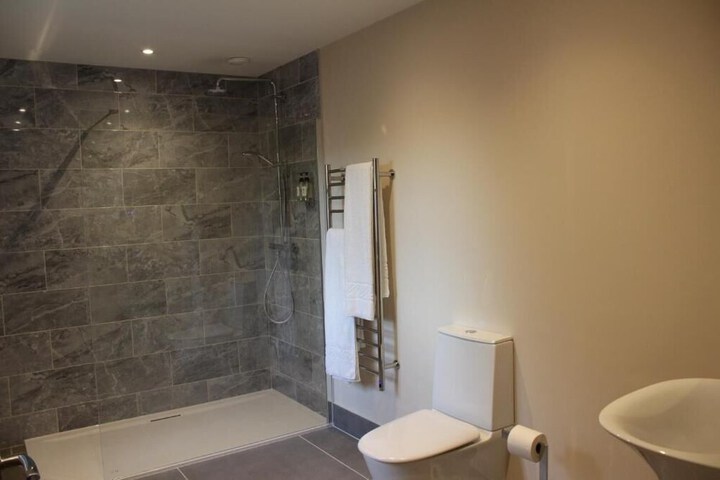 Room 16 of 32