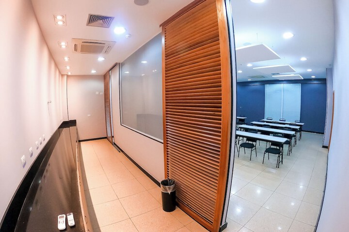 Ballroom/Hall 56 of 78