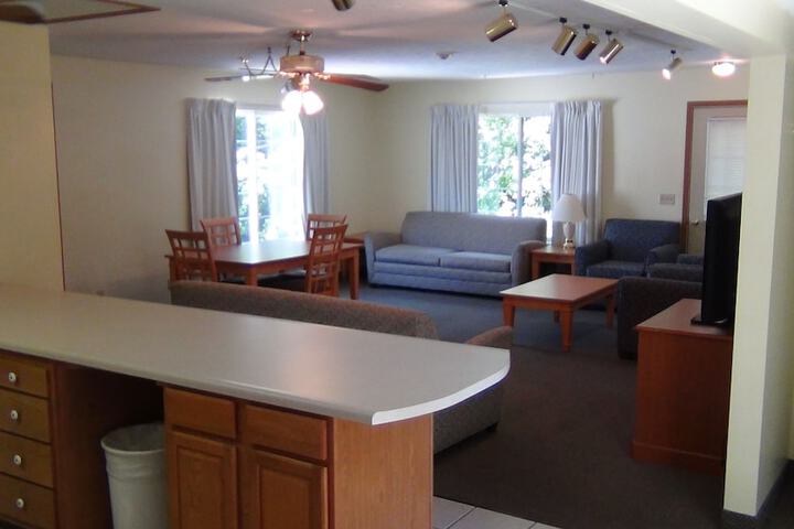 Room 35 of 83