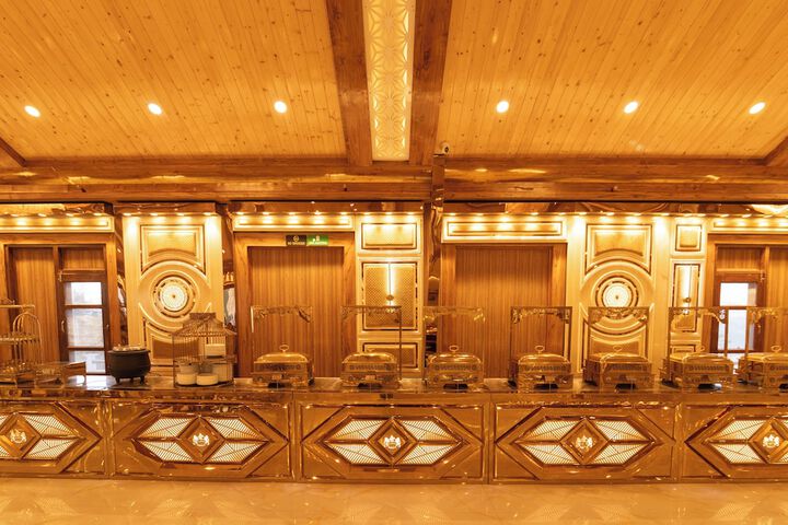 Ballroom/Hall 72 of 91