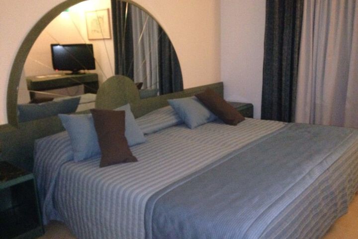 Room 8 of 36