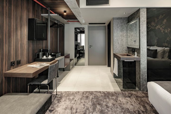 Room 33 of 53