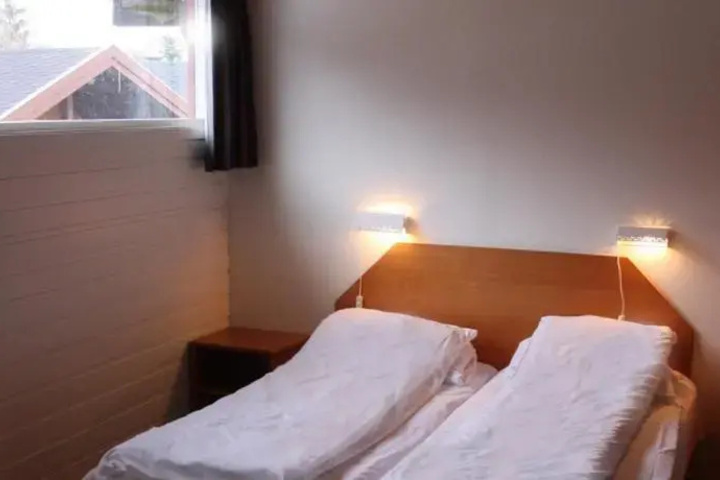 Room 6 of 9