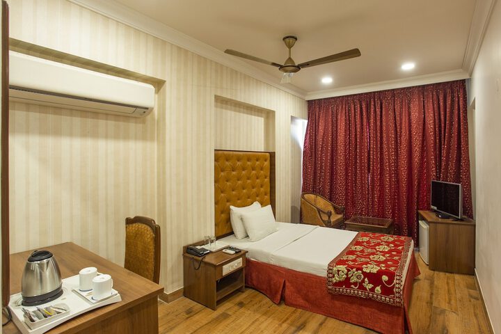 Room 7 of 37