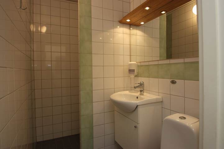 Room 3 of 38