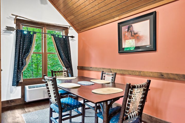 Snug Hug Queen Suite with Fireplace (49 of 131)