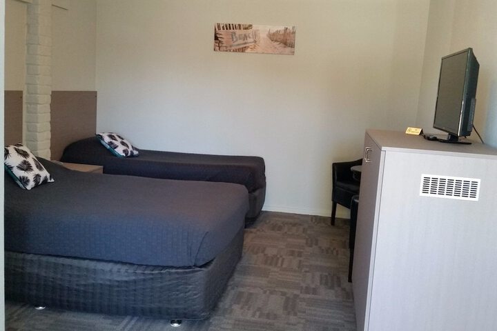 Room 6 of 18