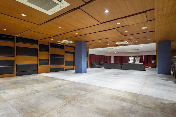 Ballroom/Hall 28 of 36