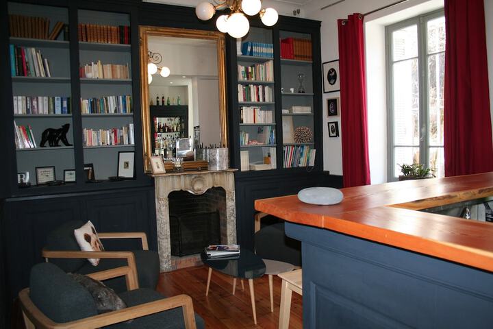Lounge 73 of 94