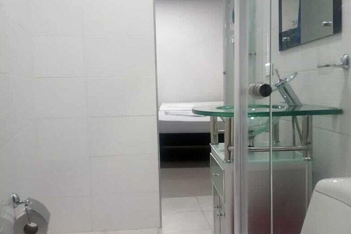 Room 10 of 12