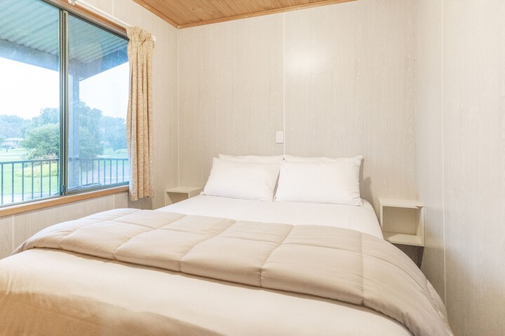 Room 10 of 76