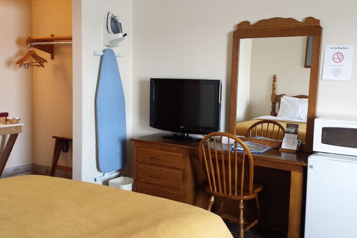 Room 3 of 37