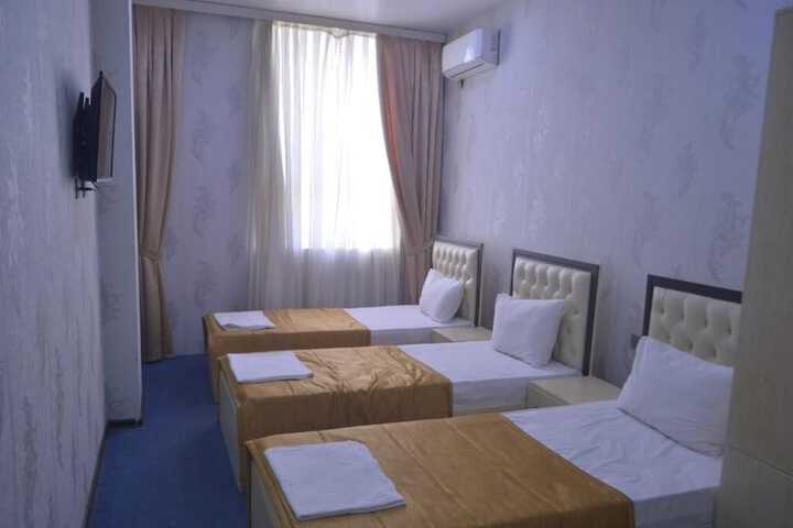 Room 10 of 33