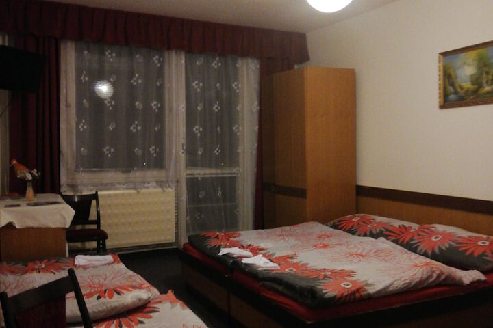 Room 28 of 76