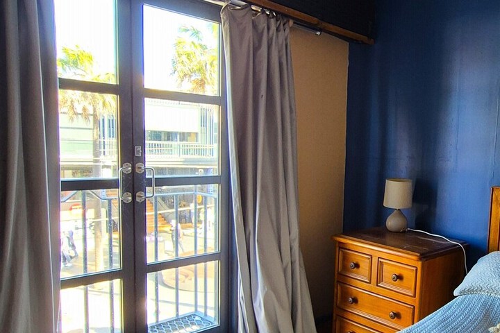 Room 8 of 32