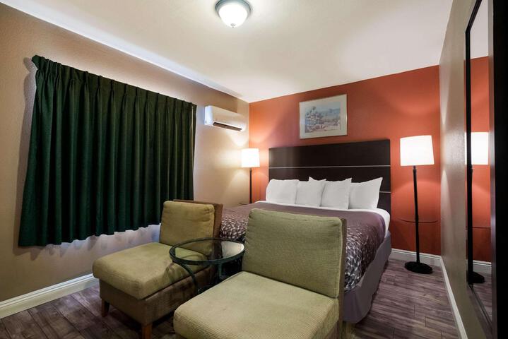 1 Queen Bed (6 of 12)