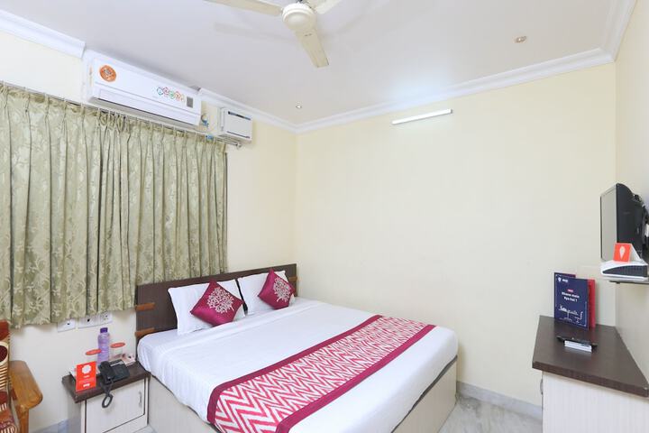 Room 5 of 9