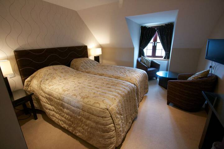 Room 10 of 32
