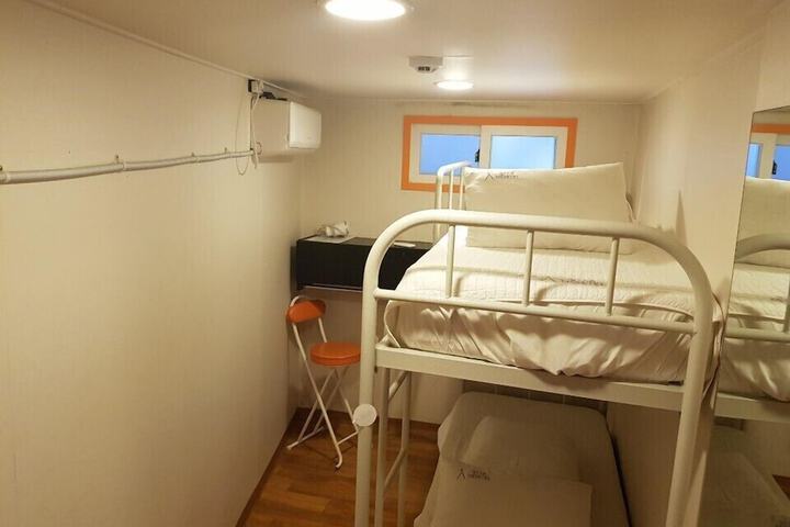 Room 13 of 46